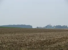 Silo et village bosquet_Lignières-Chatelain (CC du sud-ouest Amiénois)